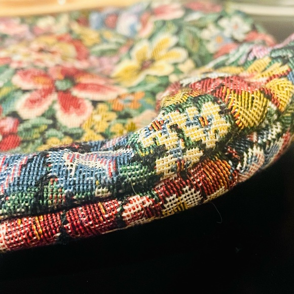 Vintage Floral Tapestry and Wooden Handle Handbag - Picture 7 of 15